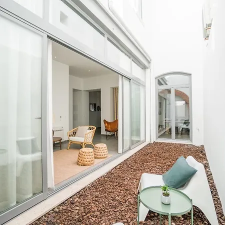 Alfama Luxury Lofts Aparthotel 4*